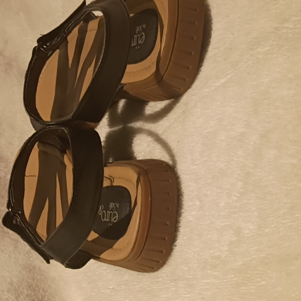 Eurosoft by Sofft Black Ceejay Faux Leather Flatform Comfort Sandal Size 7 M - Picture 4 of 8